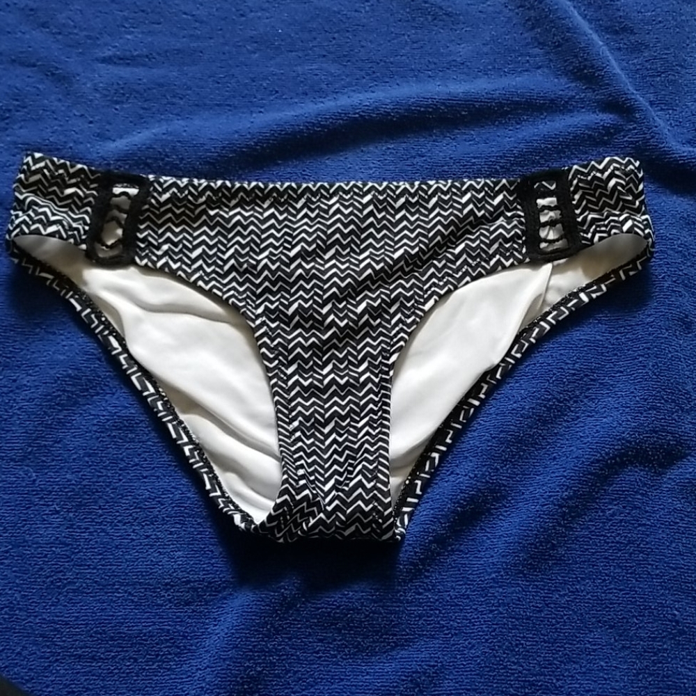 AEO black and white bikini bottom